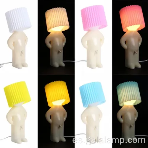 Lindo chico tímido lámpara de mesa led luz nocturna